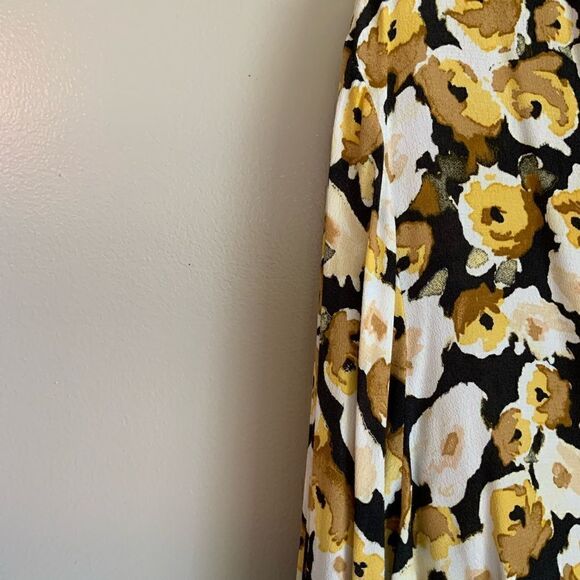 Karen Kane PETITE Lrg Black & Gold Women’s Button Down Floral Blouse NWT - Picture 11 of 15